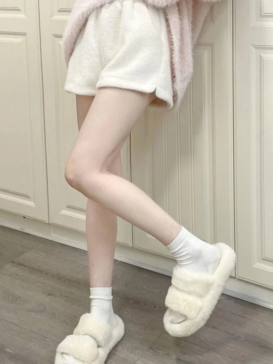 Women's Cute Soft Short Pants White Otter Fur Elastic Loose Slimming Autumn Winter Plush A- Line Wide Leg Shorts Casual Wear