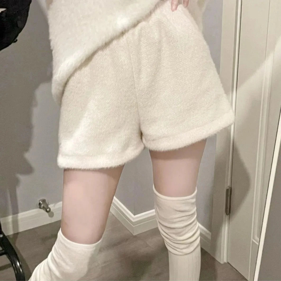 Women's Cute Soft Short Pants White Otter Fur Elastic Loose Slimming Autumn Winter Plush A- Line Wide Leg Shorts Casual Wear