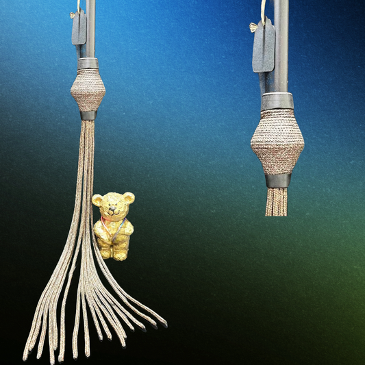 Diamond Head Handle Flogger